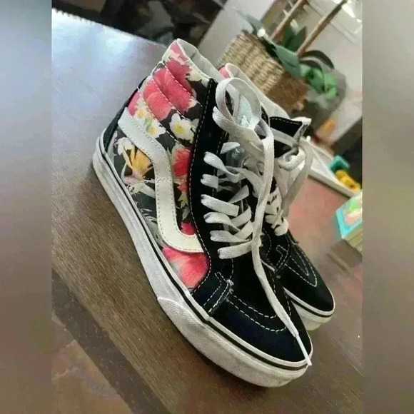 Vans Other - Vans Skateboard Shoe mens sz 4.5 women’s Sz 6 Hi Top Floral Edgy Skater Lace Up